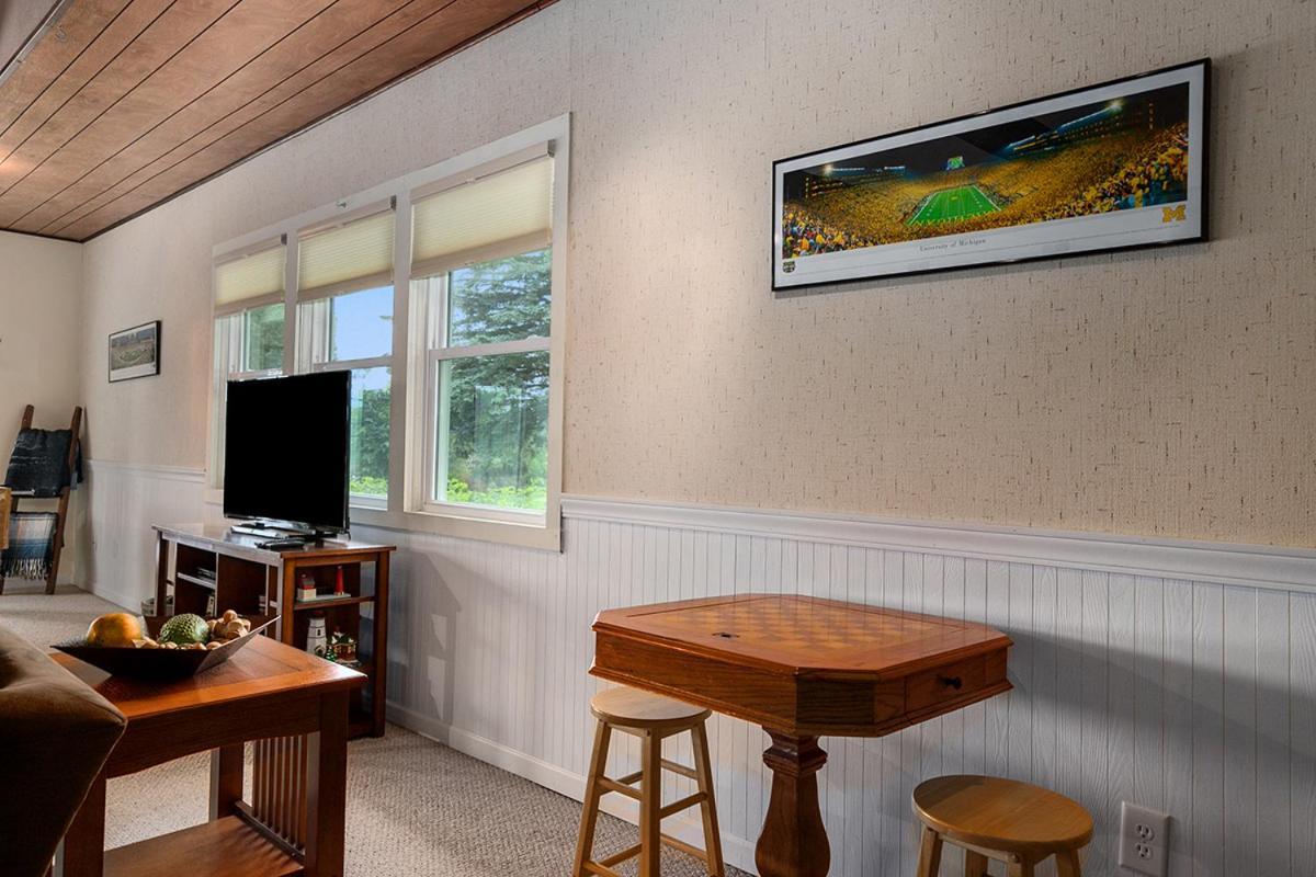 Lakeside Getaway With Dock, Firepit, Grill Newaygo Екстер'єр фото