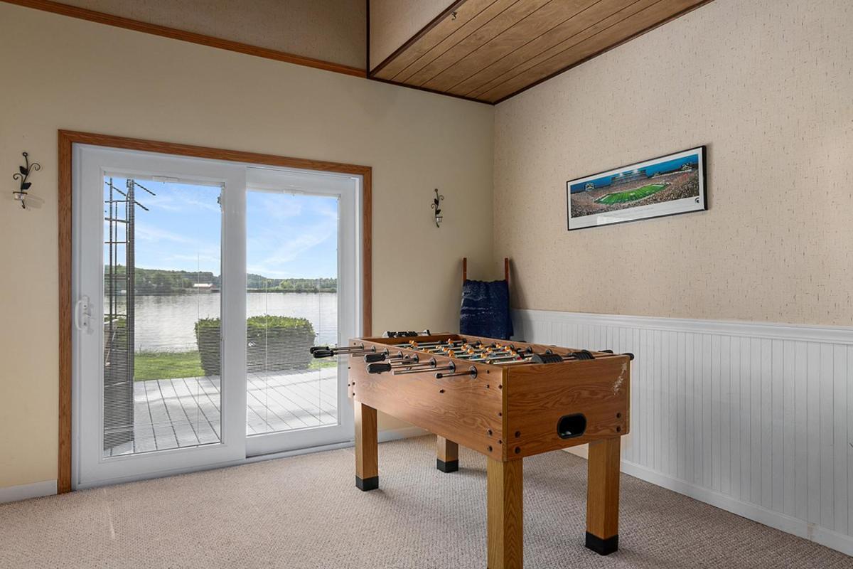 Lakeside Getaway With Dock, Firepit, Grill Newaygo Екстер'єр фото